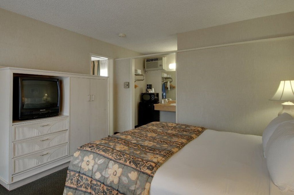 Vagabond Inn Ventura - photo 21