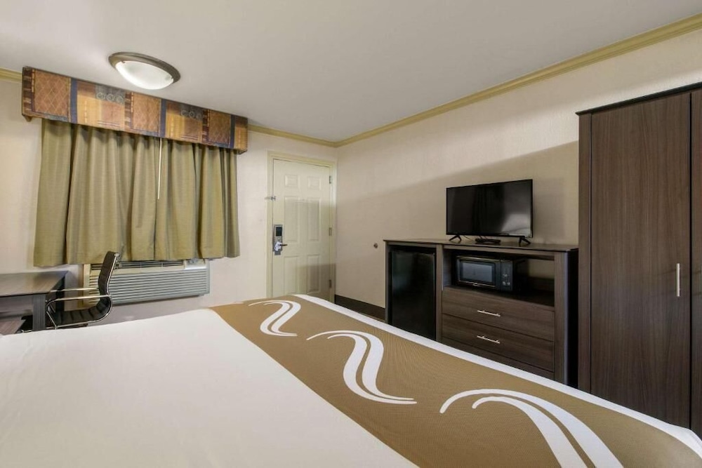 Hibiscus Inn & Suites - photo 23