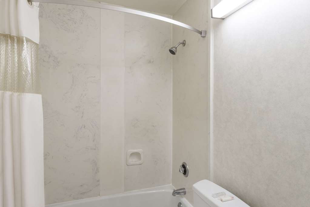 Howard Johnson by Wyndham Hartford South Rocky Hill - photo 12