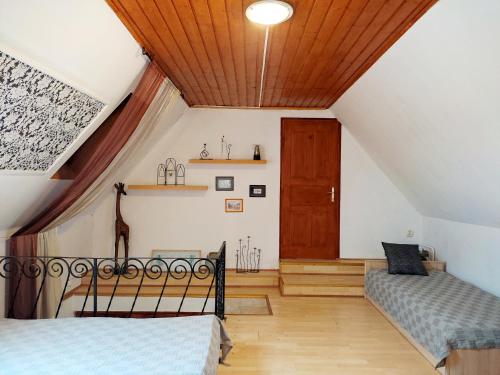 MonAmi Art Apartman — 4-Star Luxury Hotel in Vac, Hungary