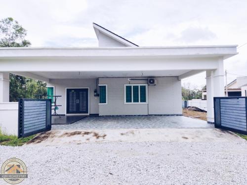 Homestay Kuantan Banglo Kempadang Air Conditioner For Each Room #Musslim Only# — 4-Star Luxury Hotel in Kuantan, Malaysia