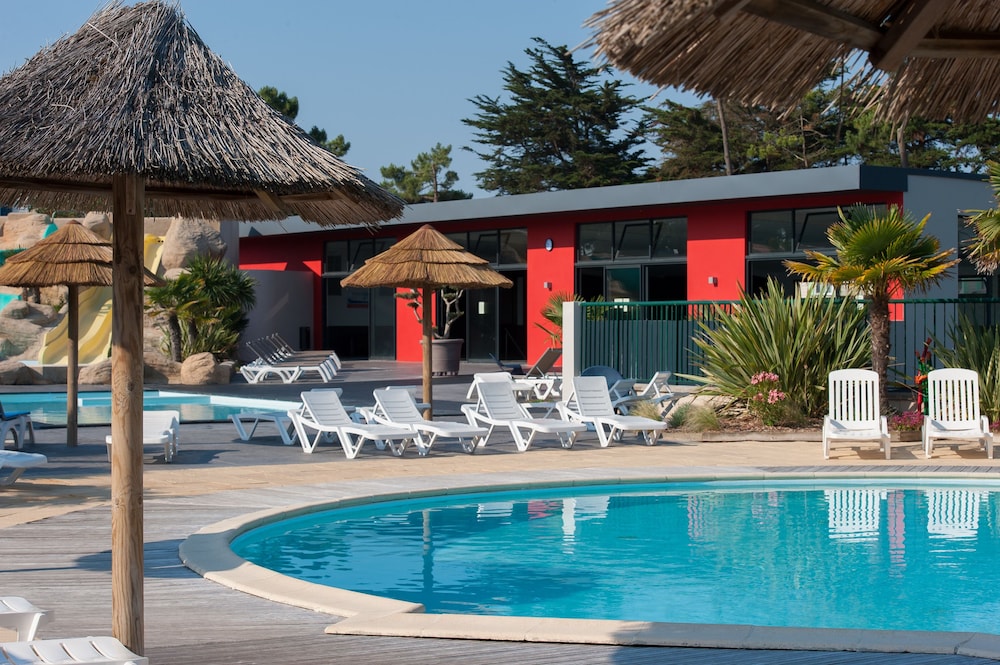 Camping le Tropicana — 4-Star Luxury Hotel in Saint-Jean-De-Monts, France