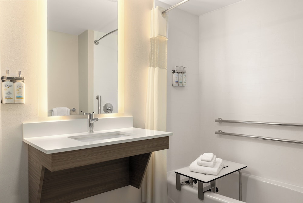 Holiday Inn Express Fayetteville Fort Bragg by IHG - photo 9
