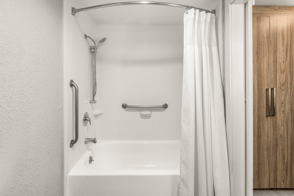 Crowne Plaza Orlando Lake Buena Vista by IHG - photo 13