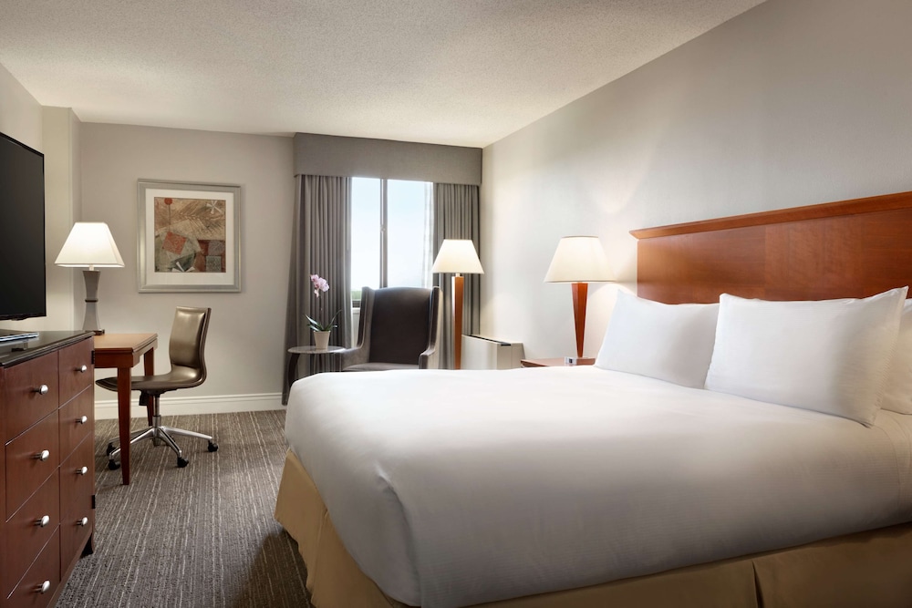 DoubleTree by Hilton Minneapolis Park Place - photo 23