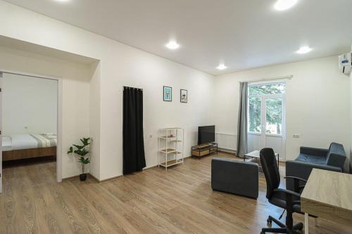 Cozy Central Apartment By Wehost