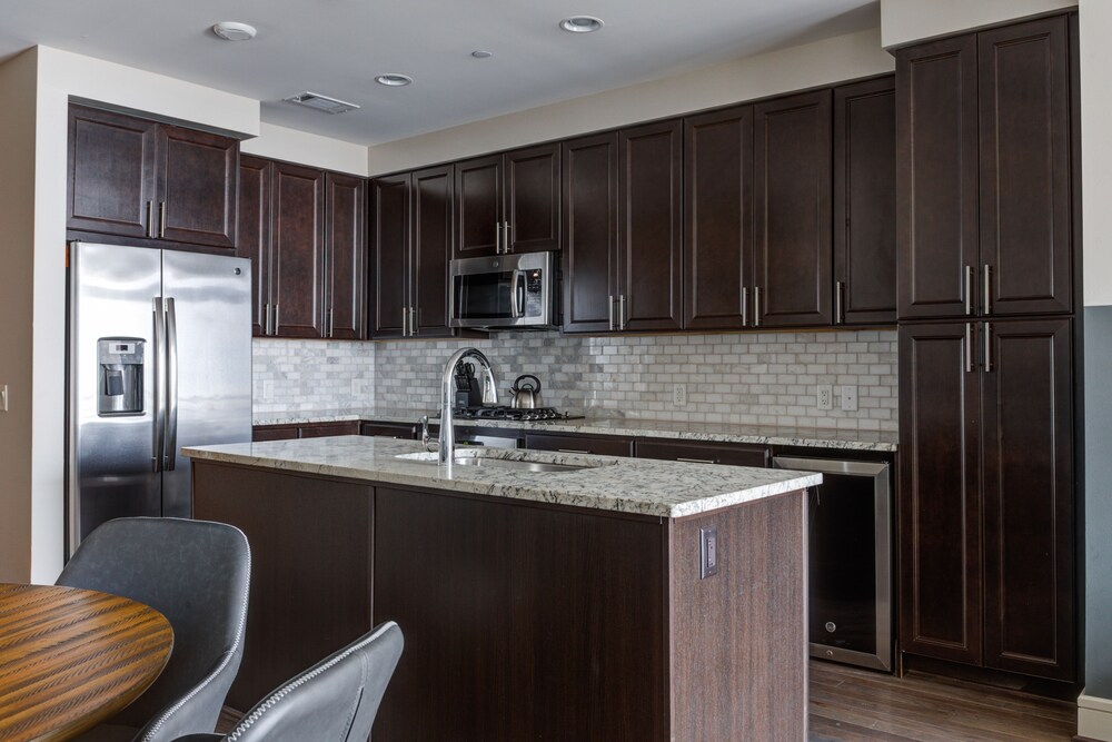 Domio Downtown Trendy 2BR BBQ Grills - photo 9