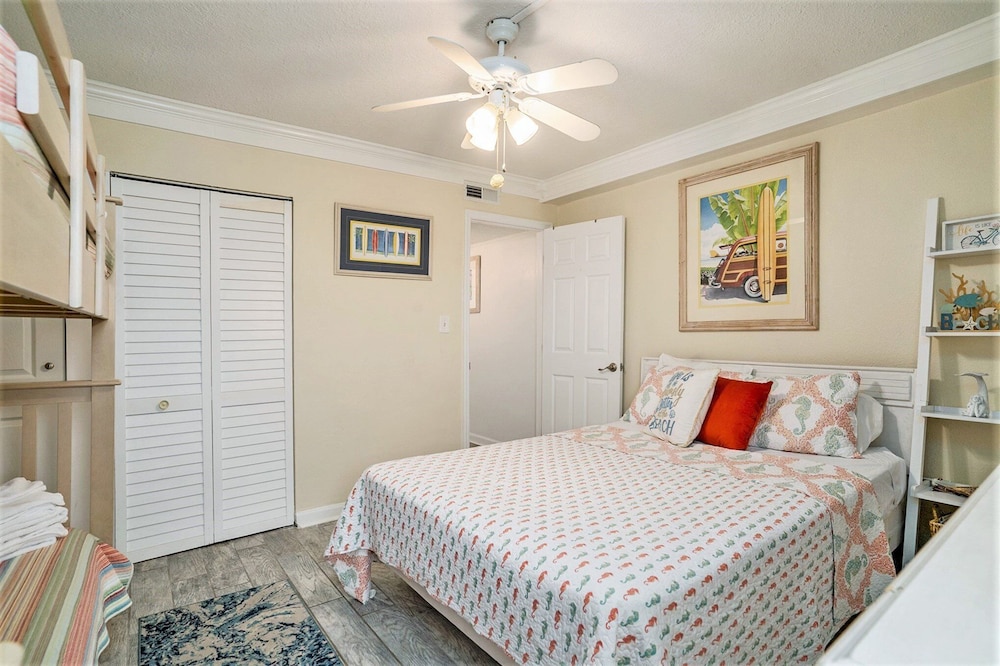 1201 Waters Edge Resort 3 Bedroom Condo by RedAwning - photo 8