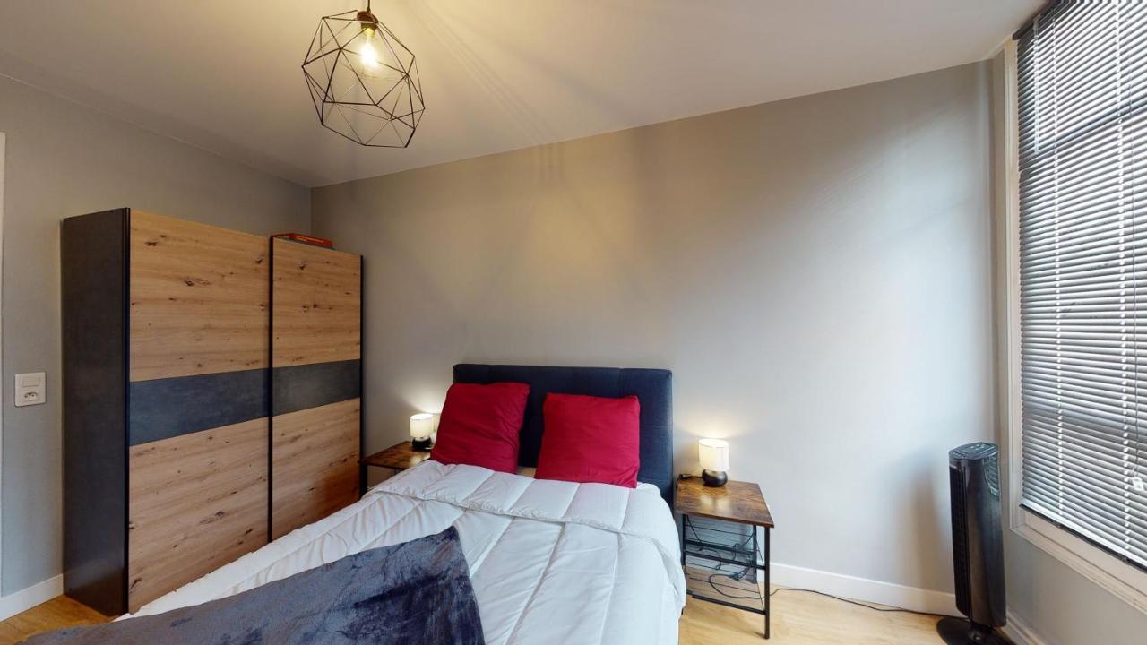 Le Petit St Louis Court Et Long Sejour — hotel in Versailles