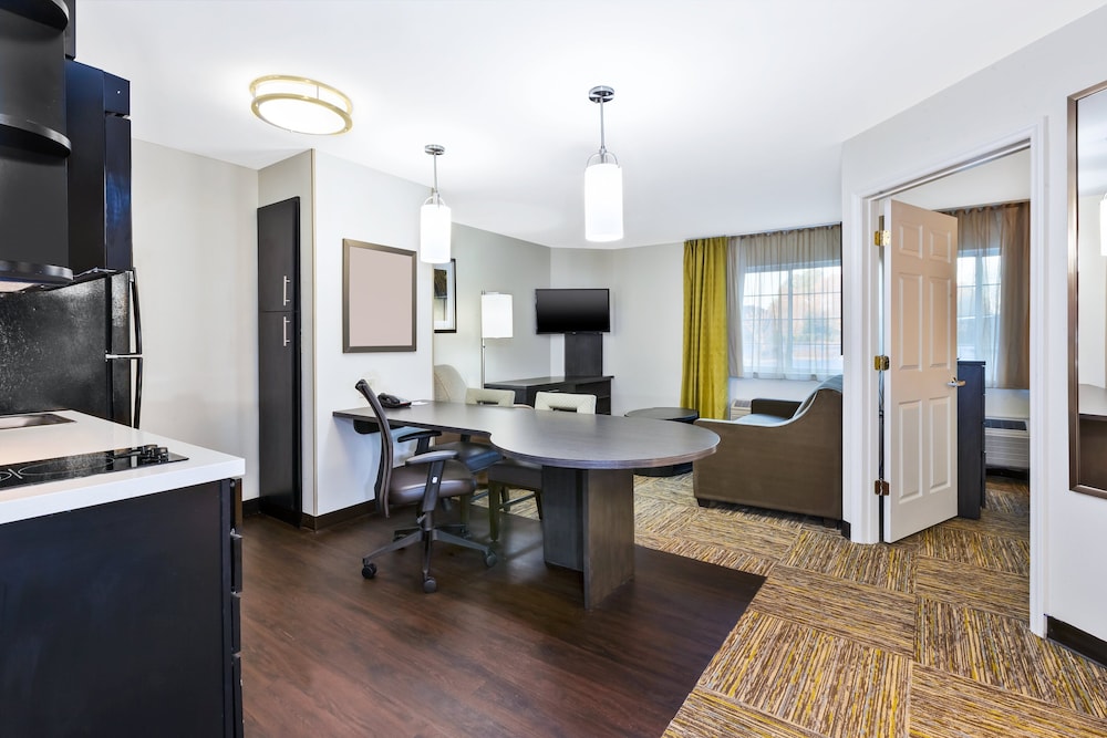Candlewood Suites Huntersville by IHG - photo 11