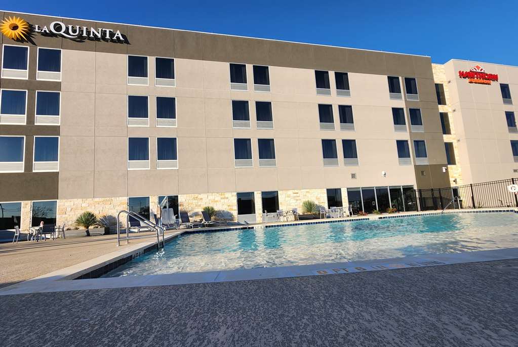 La Quinta Inn & Suites by Wyndham Del Rio - photo 16