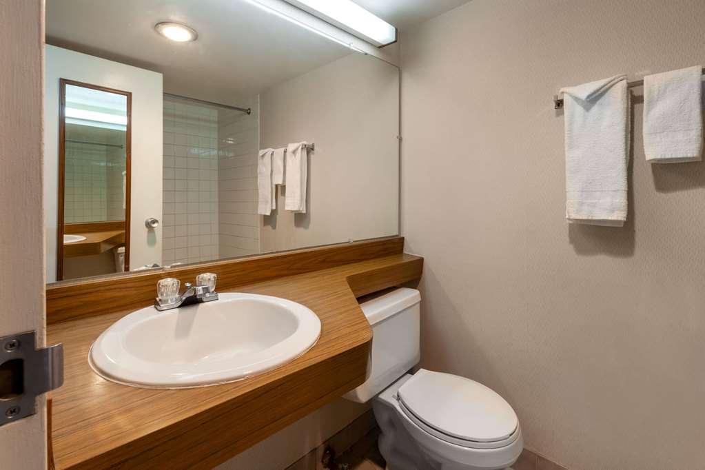 Travelodge by Wyndham Cleveland Airport - photo 12