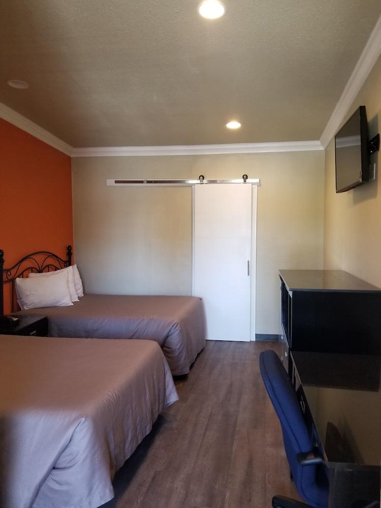 Le Blanc Inn & Suites - photo 6