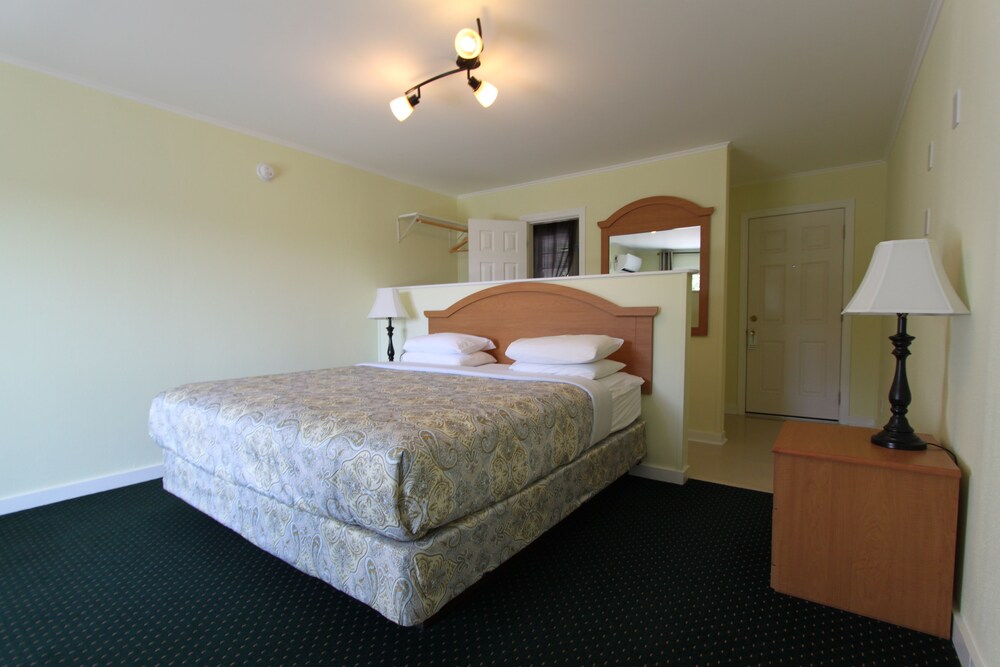 Beach Cove Waterfront Inn - photo 6