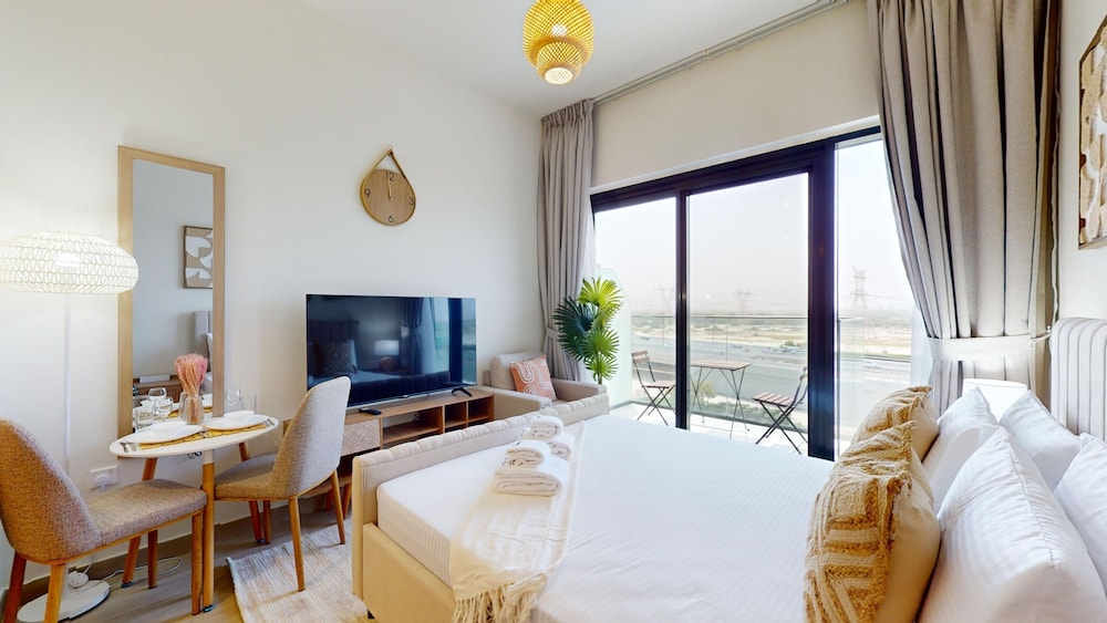 Vacationer I Azizi Riviera 46 Cosy Studio — 4-Star Luxury Hotel in Dubai, United Arab Emirates