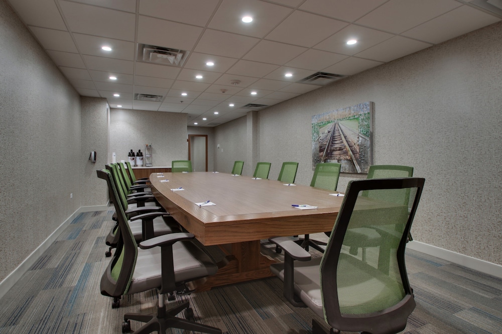 Holiday Inn Express & Suites Aurora Naperville by IHG - photo 51