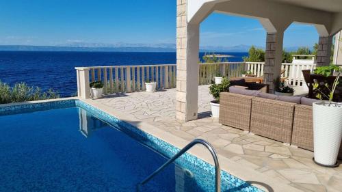 Beachfront Villa Dream with pool — 4-Star Luxury Hotel in Korcula, Croatia