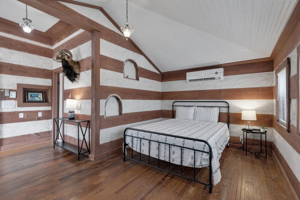 Pink Duchess Mins to Main Hot Tub & Fire Pit — 4-Star Luxury Hotel in Fredericksburg, United States