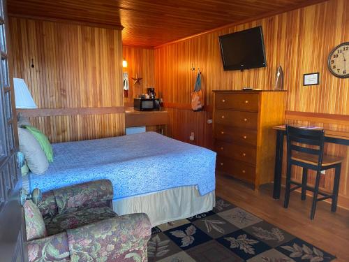 Whistling Winds Motel - photo 33