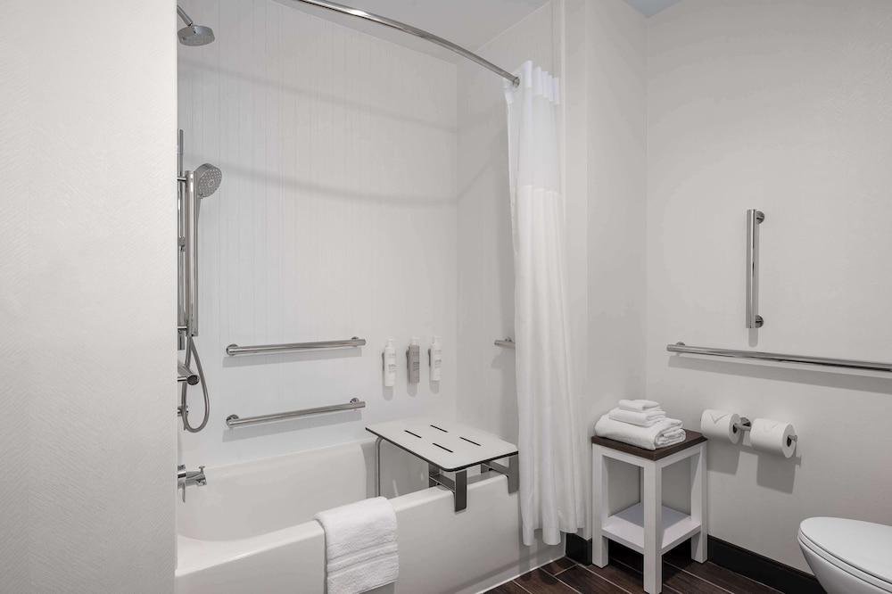 Hampton Inn & Suites by Hilton Pittsboro - photo 12