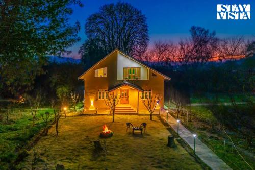 The Dewan Bagh with Heater at Srinagar by StayVista in Srinagar, India