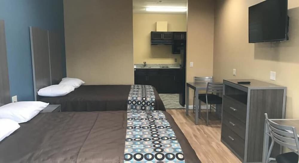 Deluxe Inn & Suites Baytown - photo 19