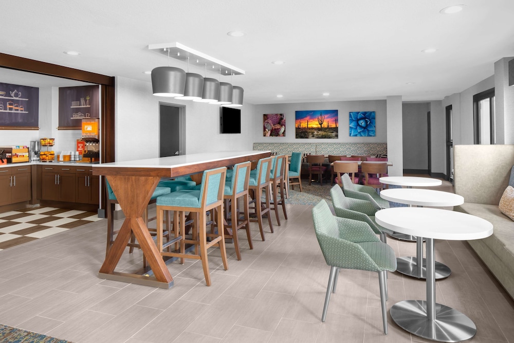 Hampton Inn Phoenix Biltmore - photo 30
