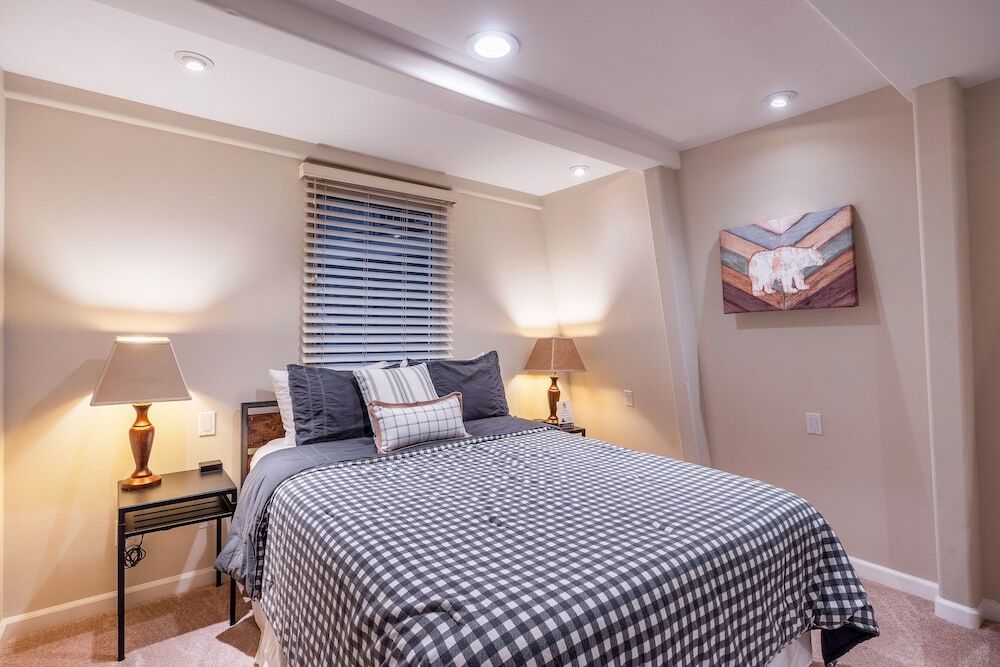 New Listing Stylish Ski & Lake Getaway w Deck home
