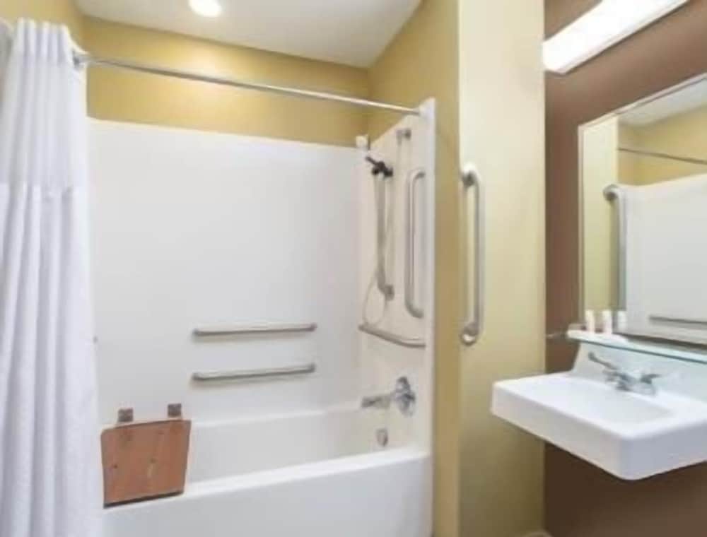 Microtel Inn & Suites by Wyndham Marietta - photo 18