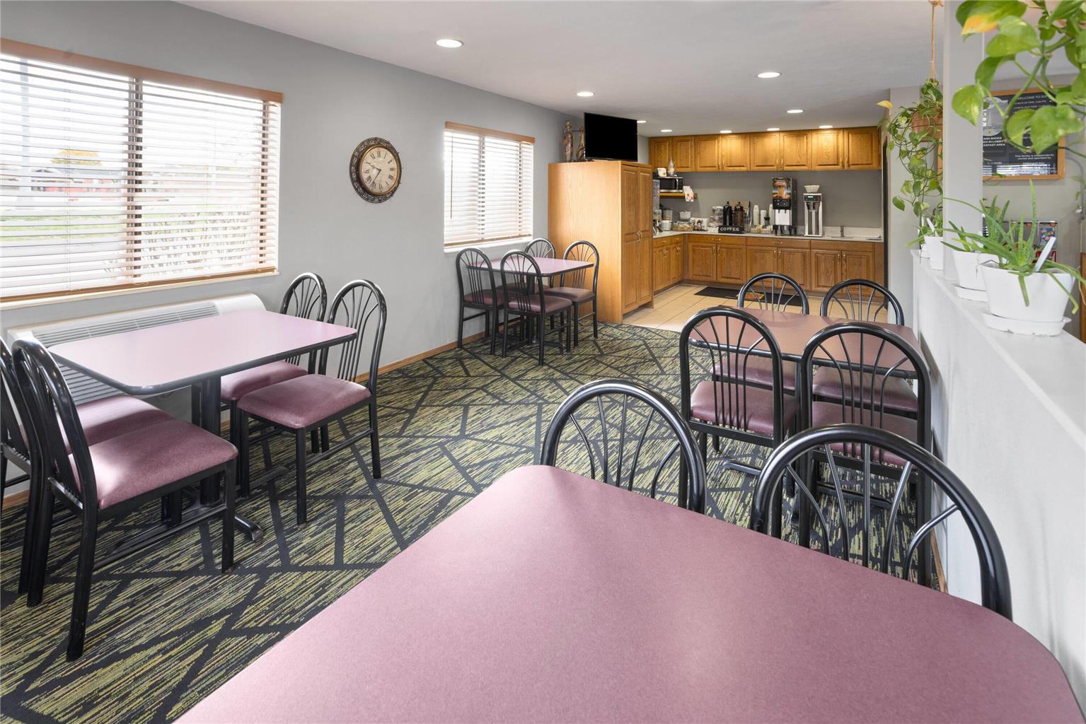 Super 8 by Wyndham New Stanton - photo 32