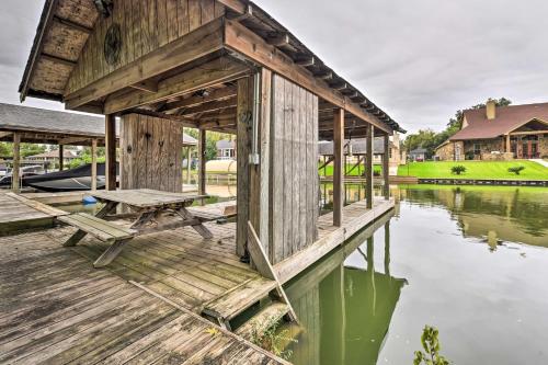 Quiet Lake Conroe Townhome With Water View Deck — Willis