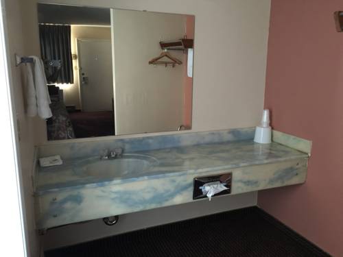 Travelers Motel - photo 9