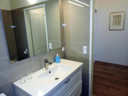 213 Prag Studio Apartment 27m2 1 2 Personen — 4-Star Luxury Hotel in Klagenfurt Am Woerthersee, Austria