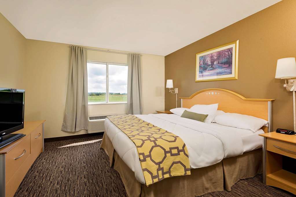 Baymont by Wyndham Lawrenceburg - photo 9