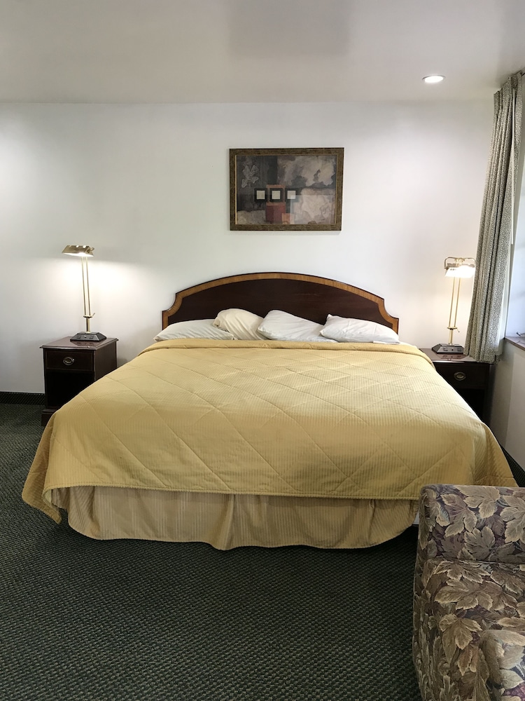 Relax Inn Altoona - photo 60