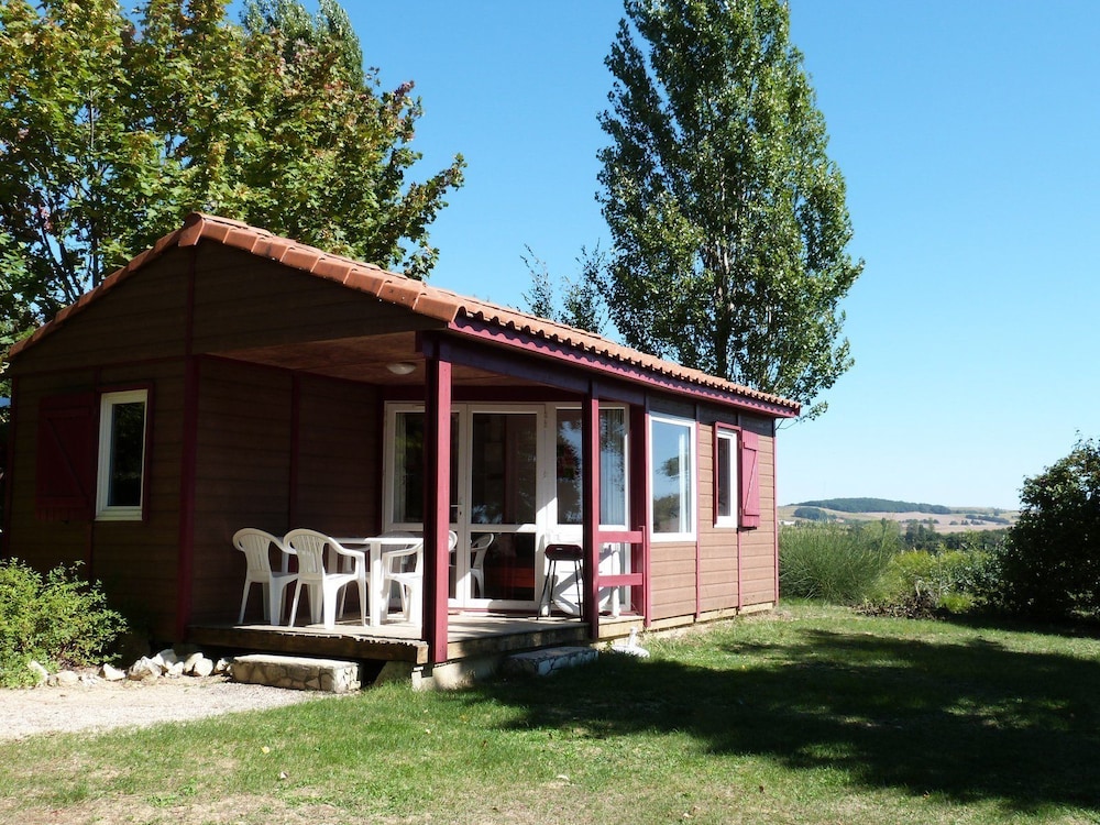 Chalets des Mousquetaires - carbon neutral hotel in Mirepoix
