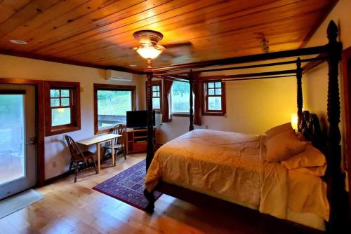 Suite Maharaja — 4-Star Luxury Hotel in Stanardsville, United States