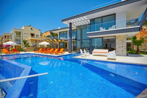 Villa Unlimited 5 Bedroom Luxury Villa with Infinity Pool — 4-Star Luxury Hotel in Kalkan, Turkey