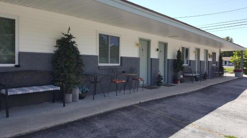 Bear Cove Inn - photo 36