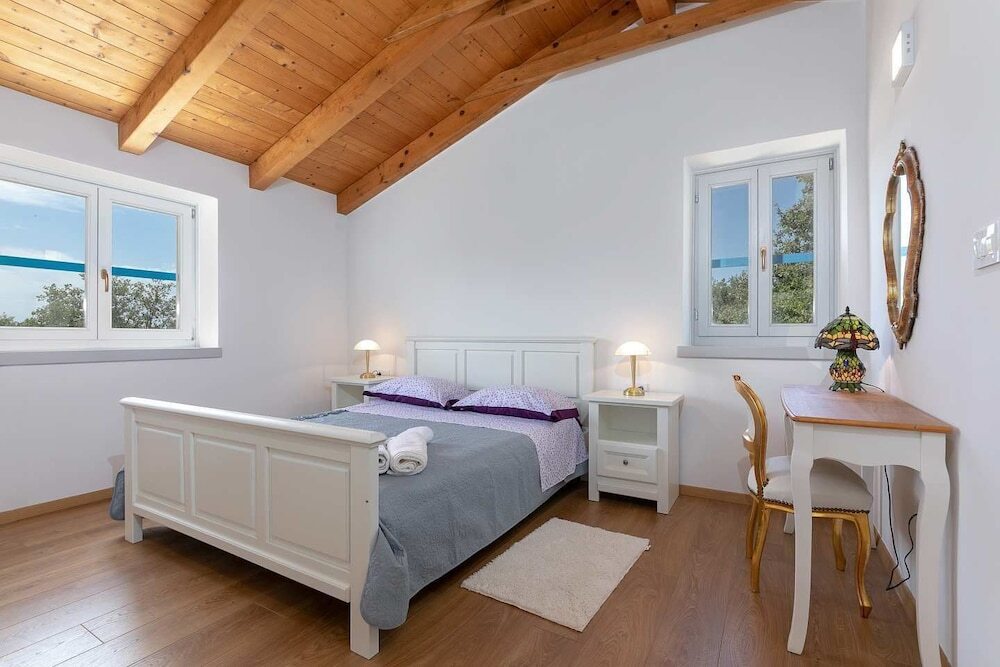 Strandnahe Steinvilla nur 800 Meter zum Strand mit Privatpool BBQ Waschmaschine — hotel in Funtana