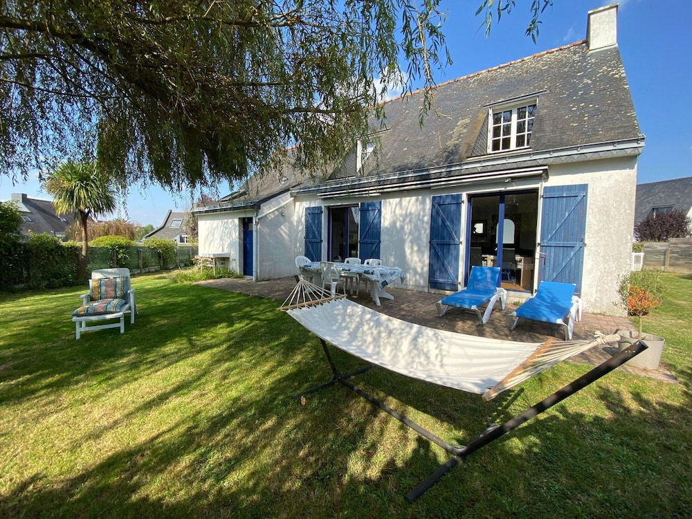 Holiday Home in Damgan Near Sandy Beaches — 4-Star Luxury Hotel in Damgan, France