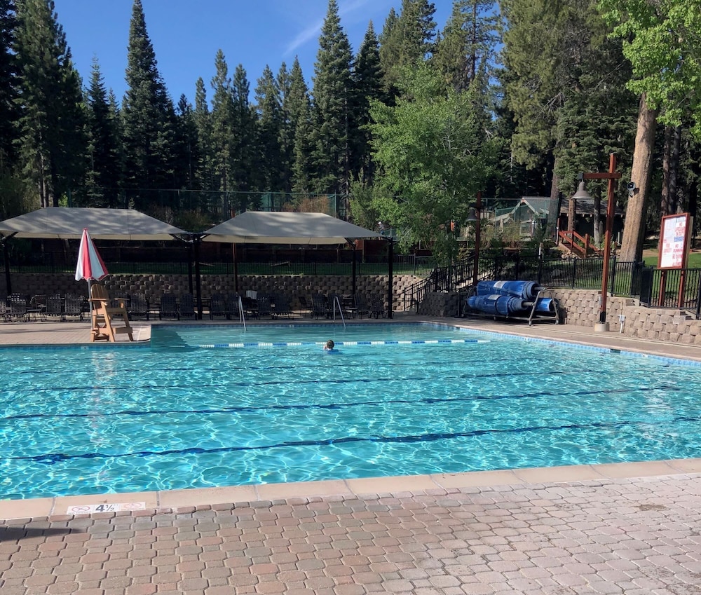Luxury Northstar Palace w Hot Tub & Games - photo 20