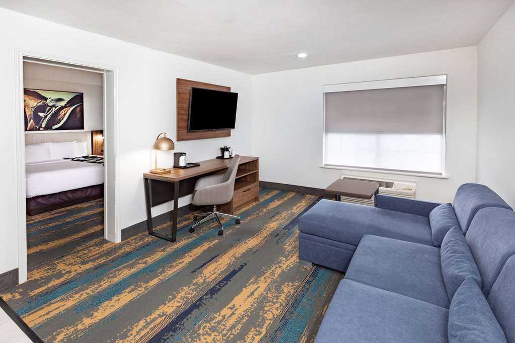 La Quinta Inn & Suites by Wyndham Pharr RGV Medical Center - photo 44