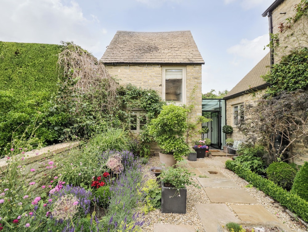 The Grain Store - carbon neutral hotel in Witney