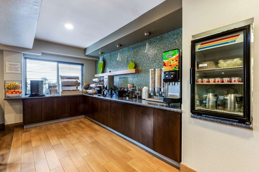 La Quinta Inn & Suites by Wyndham San Diego Mission Bay - photo 26