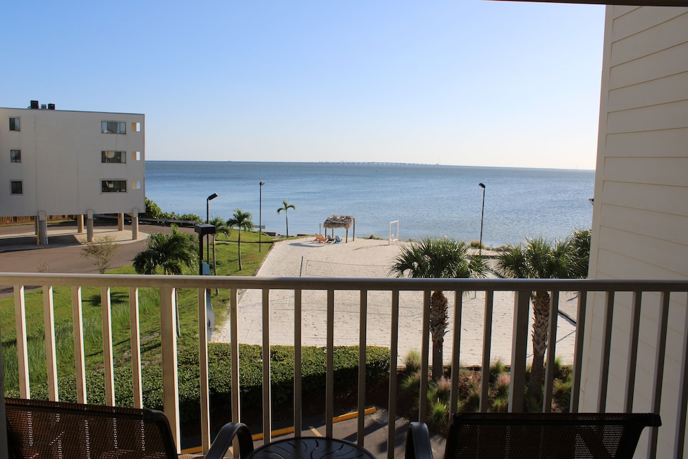 Sailport Waterfront Suites - photo 55