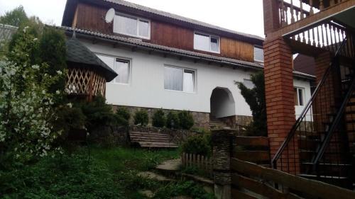 Vechirnye Siayvo - carbon neutral hotel in Yaremche