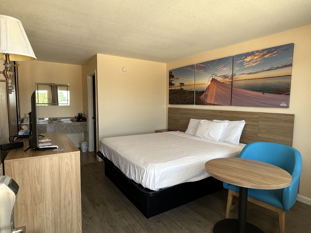 Days Inn by Wyndham Branson Near Theatre District - photo 6