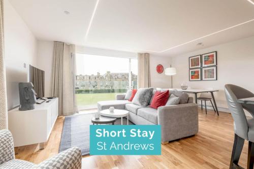 Square Green No 14 Balcony — 4-Star Luxury Hotel in Saint Andrews, United Kingdom