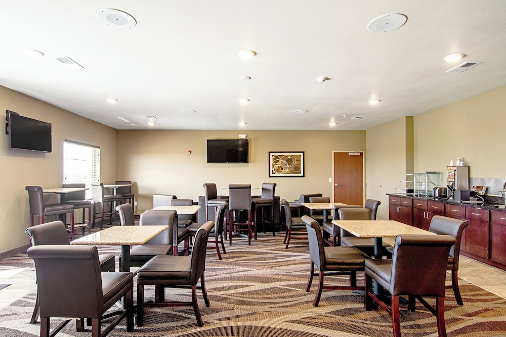 Cobblestone Hotel & Suites Paxton - photo 33